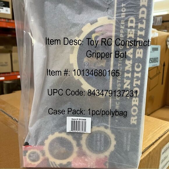 FAO Schwarz RC Construction Gripper Bot Animated Robotic Builder With Remote - Picture 7 of 8